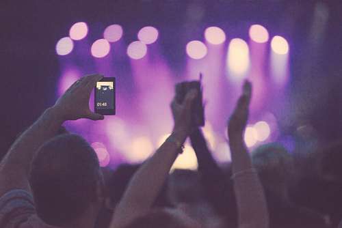 conectividad Grupo de Personas en Concierto