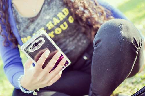 celular Mujer con smartphone