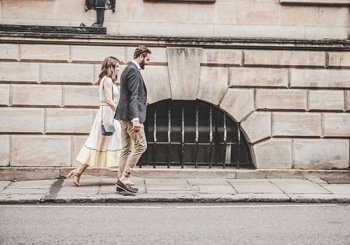 pareja joven Pareja Caminando