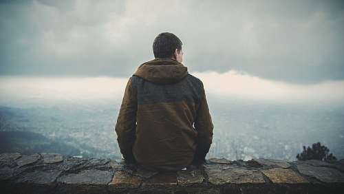 mirador Hombre mirando el horizonte
