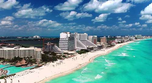 mexico vista aérea de la zona hotelera en la franja costera Cancun, Mexico, Caribe.