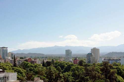 Paisaje de la Ciudad de Mendoza en Primavera