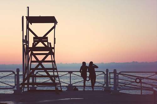 mirador Dos personas al atardecer
