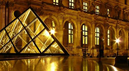 arquitectura nocturna Louvre, Paris