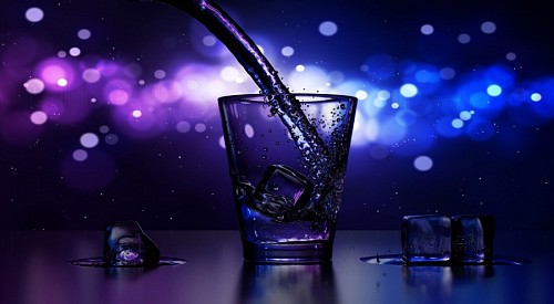 hielo azul Tragos en el bar 
