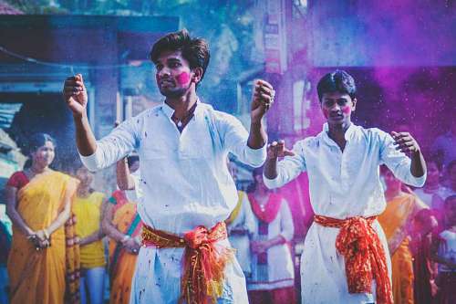 baile Hombre bailando durante una festividad en India
