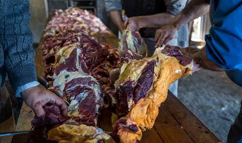 asado Gauchos Argentinos Carneando una Res 