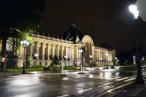 lugar turistico El Petit Palais, Museo de Arte en Paris, Francia