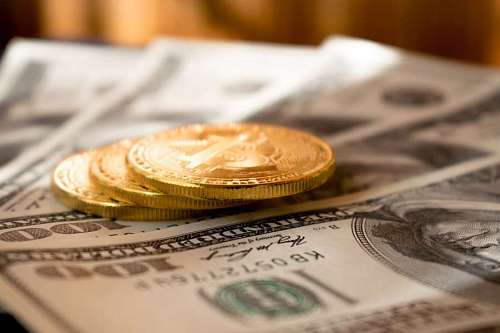 sistema Bitcoin y Billetes de Dolares