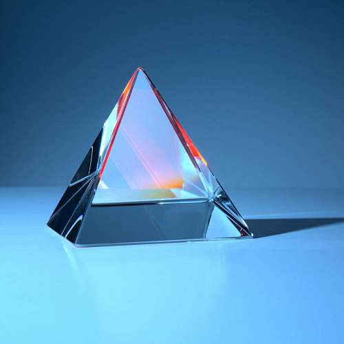 triangulo Piramide de cristal 