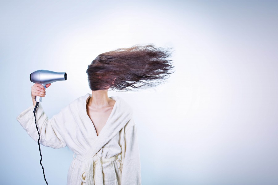 concepto, mujer, secador de pelo, secador, aire caliente, pelo, cabello, joven, belleza, 