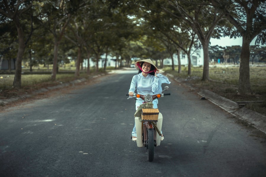 bicicleta, una persona, gente, mujer, japon, asiatico, asia, actividad, deportes, mirando a la camara, sonrisa, 