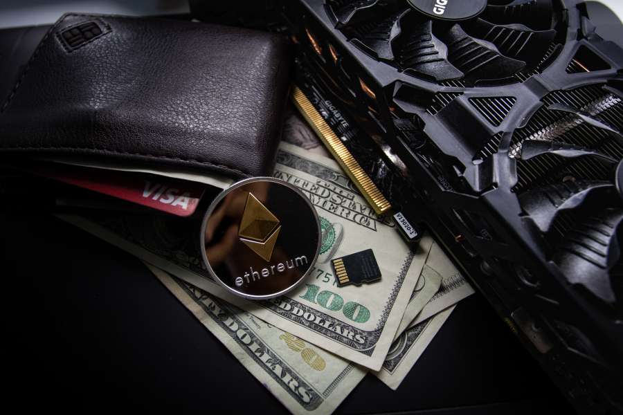 financiar, negocio, intercambiar, financiero, billetera, digital, dinero, ethereum, comercio, blockchain, electrónico, acuñar, criptomoneda, moneda, oro, virtual, bitcoin, valor, banca, internet, litecoin, btc, crecimiento, gráfico, dorado, riesgo, diversificación, onda, subir, monedas, transacción, billetera virtual, guión, moneda ondulada, mercado, tecnología, inversión, código binario, minería, paga, bit, efectivo, economía, cripto, global, banco, eth, ltc, virtual dinero, monero
