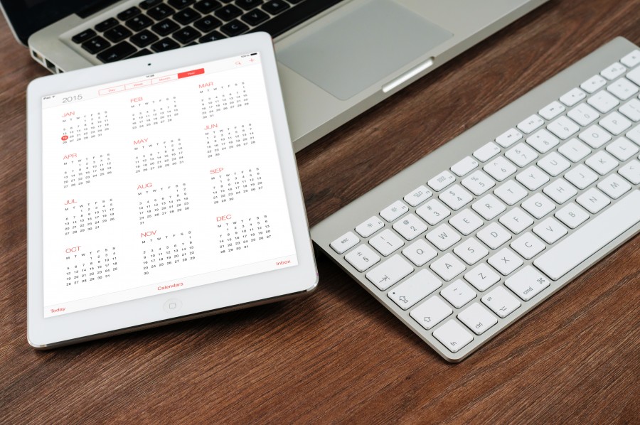 ipad, macbook, comprimido, equipo, móviles, conjunto, ordenador portátil, moderna, portátil, mac, negocio, tecnología, dispositivo, web , fotos gratis,  imágenes gratis, escritorio, trabajo, oficina, teclado, apple, moderno, blanco, mesa de madera, ordenado