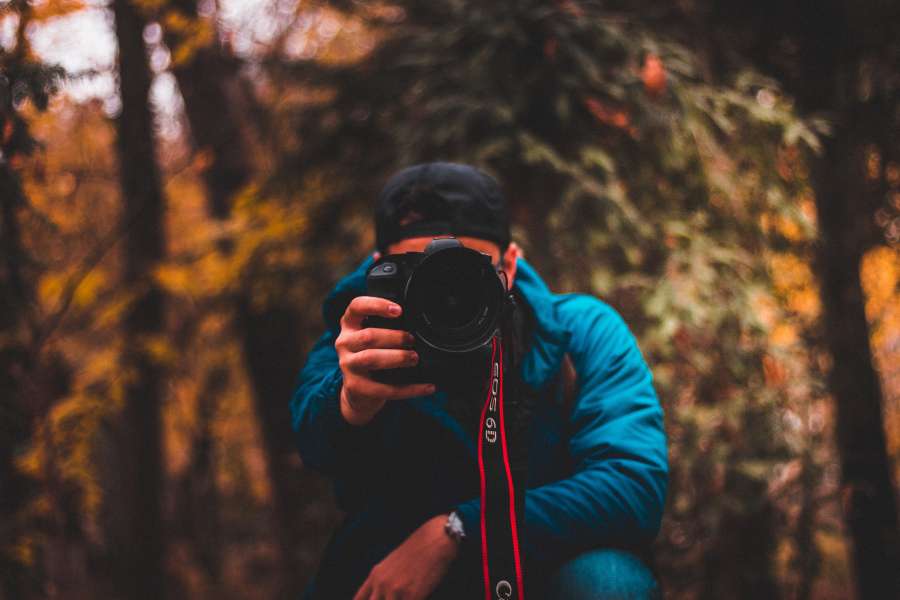 fotógrafo, cámara, fondo, hombre, fotografía, blanco, macho, fotografía, retrato, foto, mano, tecnología, persona, aislado, joven, lente, gente, adulto, turista, afición, caucásico, cara, moda, primer plano, profesional, negro, equipo, diversión, enfoque, hombres, apuntando, mira, creatividad, estilo de vida, mirando, guay, tomando, chico, atractivo, estilo, fotografiando, modelo, disparo, casual, azul, uno,
