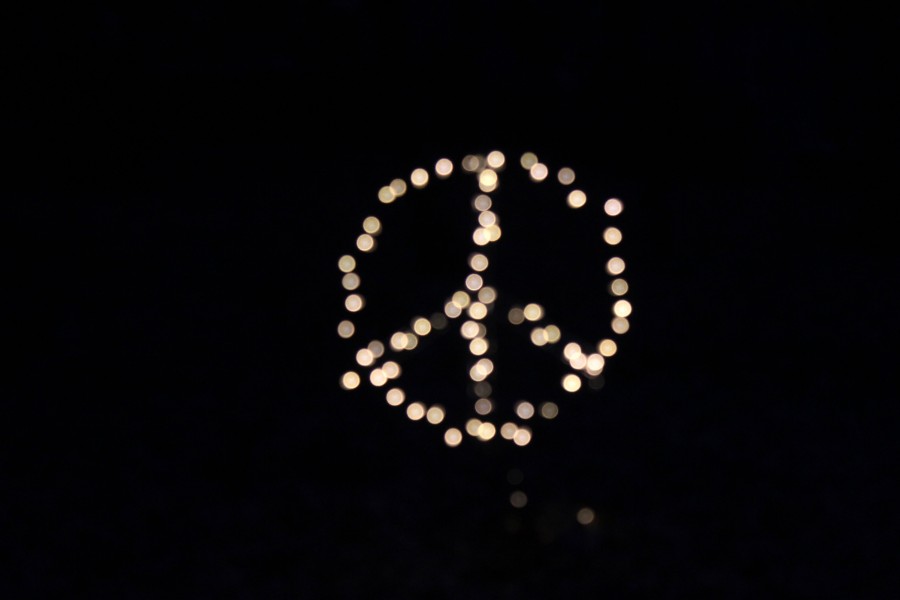 paz, luces, fondo negro, simbolo, bokeh, difuminado, enfoque, luz , fondos de pantalla hd, fondos de pantalla 4k