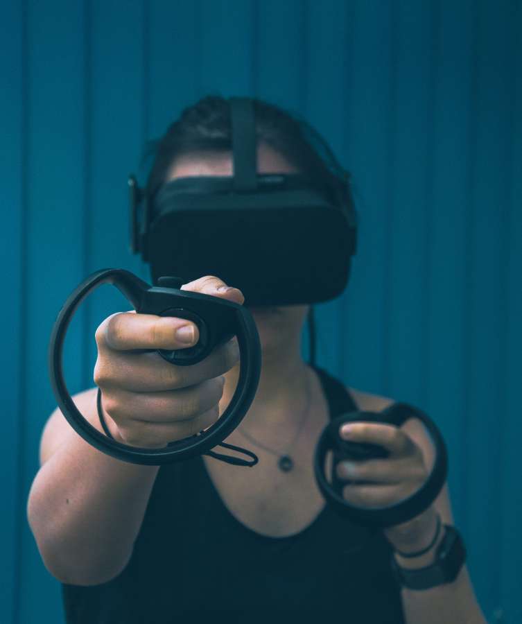 Vr, tecnología, dispositivo, mujer, entretenimiento, realidad, auricular, virtual, hembra, simulación, juego, video, experiencia, gafas, computadora, inteligente, hogar, visual, innovación, gente, internet, reloj, juego de azar, futurista, 3d, simulador, feliz, adulto, usable, electrónico, moderno, usando, asiático, sonrisa, divertido, joven, habitación, pantalla, niña, interactivo, visión, digital, chino, tecnología, vivo, cibernético, asia, juego, positivo, obteniendo, persona, japonés, jugando, ciberespacio, futuro, de alta tecnología, mirando, vestir, mano, dedo, adentro, recreativo, dama, coreano, interior, mira, ojo, casual, pose, hermosa, chico, celda, toque, hispano, masculino, celular, atractivo, concentración, gafas, sentado, imaginación, virtualidad, teléfono, compras, hombre, ver, centro comercial, ocio, sueño, teléfono, gesto, almacenar, tanque, jugador, equipo, móvil, chaleco, uno, choque, estación, Taiwán, China, gira, concentrado, reubicación, ciencia, convención, cuerpo, frescura, práctica, inversión, interior, mandarín, relajarse, inmuebles, realidad virtual, cartón caja, reubicando, tecnología inalámbrica, inteligente, inteligencia, escritorio, casa, plano, mover, imaginar, paquete, nuevo, desembalaje, caminar, propiedad, horizontal, alegre, rojo, noche, luz, dentro, oscuridad, meditación, deporte, apartamento, mujeres, rosa, aunque, azul, noche, tenencia, científico, fi, color, saludable, entrenamiento, tranquilo, etnia, yoga, relajación, deportivo, fitness, étnico, ejercicio, entrenamiento, ropa deportiva, meditar, estilo de vida, expresión, estera, viendo, pacífico, equilibrio, casco de realidad virtual, en línea, libros, contemporáneo, emocionado, gritar, videojuego, montado en la cabeza, escuchar, imprimir, engranaje, leer, usar, mundo, retrato, flor, conectado, gris, blanco, solo, controlar, boca, miedo, monitor, espectáculo, máscara, consola, movimiento, industria, estanterías, disfrutando, emulador, valle, caucásico, abierto, actividad, gris, aislado, conocimiento, cuaderno, ojeada, usando la computadora portátil, comunicación, maduro curso, conexión, bonito, sonriente, cabeza, educación superior, alegre, conmovedor, estante, pared, estudiar, acad emic, biblioteca, reunión, sostener, calentar, floral, causal, teléfono móvil, fondo, oficina, universidad, adulto joven, ordenador portátil, literatura, ropa casual, universidad, educación, estudiante, inalámbrico
