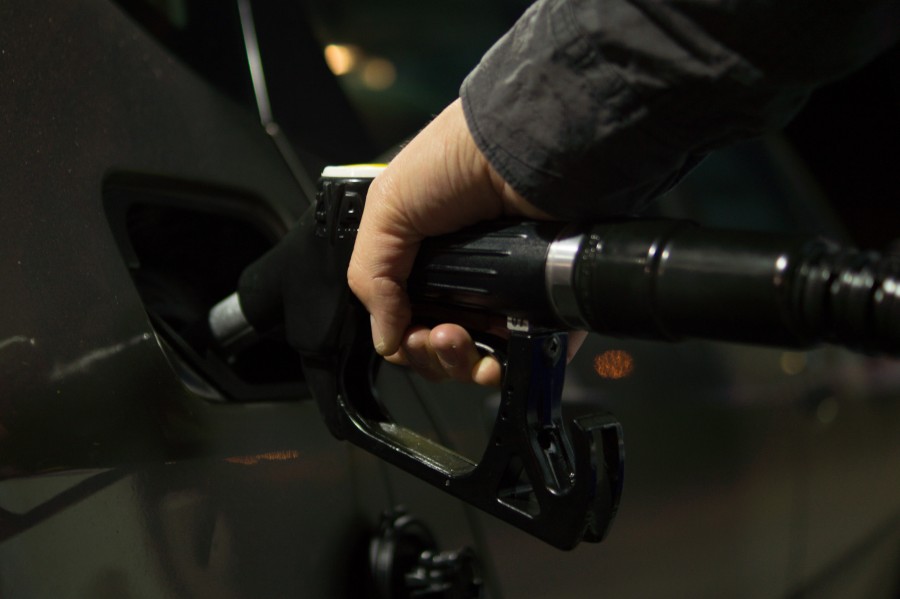 gasolina, nafta, combustible, petroleo, auto, coche, tanque, llenar, carga, manos, hombre, actividad, energia, manguera, cargando, llenando, grifo, gasolinera, estacion de servicio, 
