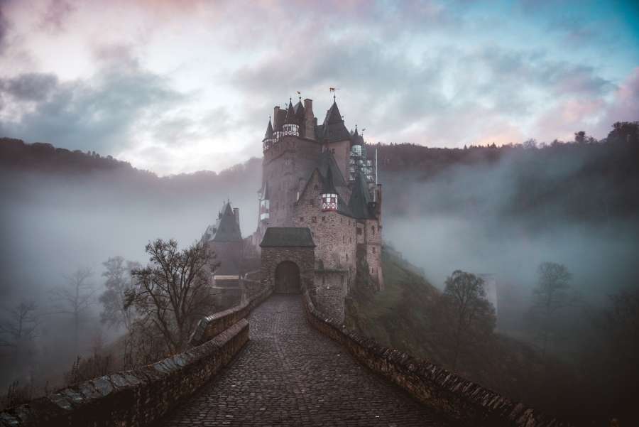gótico, famoso, verde, histórico, naturaleza, pavimento, arquitectura, turismo, monumento, ladrillo, europa, burg, medieval, fuerte, vía, viaje, fortificación, paisaje, puesta de sol, schloss, camino, piedra, al aire libre, colina, alemania, exterior, ver, punto de referencia, sendero, montaña, camino, Árboles, edificio, hermosa, torre, palacio, Valle, puente, bosque, fortaleza, antiguo, acera, antiguo, Pasarela, historia, castillo
