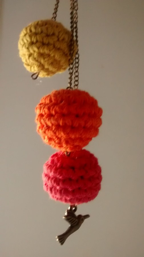 lana, peluche, decoracion, color, colores, colorido, redondo, esfera, amarillo, naranja, rojo, colgante, ornamento