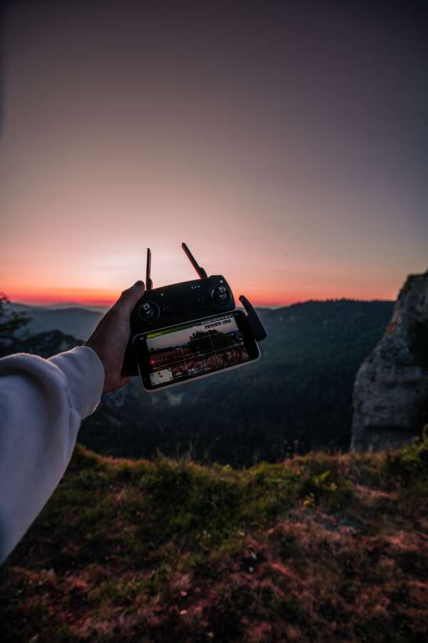 piloto, drone, control, atardecer, operador, trabajo, profesion, fotografo, videografo, aire libre, tecnologia, 