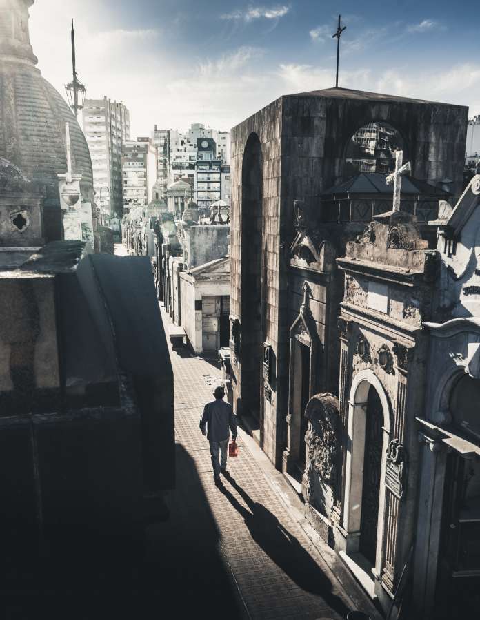 cementerio, Argentina, antiguo, religión, Buenos, arquitectura, Recoleta, viajar, Aires, historia, turismo, escultura, tumba, muerte, tumba, arte, cultura, lápida sepulcral, decoración, símbolo, piedra, sur, Monumento, America, latín, cementerio, estatua, religioso, paz, sagrado, santo, ángel, clásico, pacífico, antiguo, famoso, mausoleo, punto de referencia, la, lugar, ciudad, detalle, católico, cementerio, capital, cristianismo, edificio, hombre, caminar,
