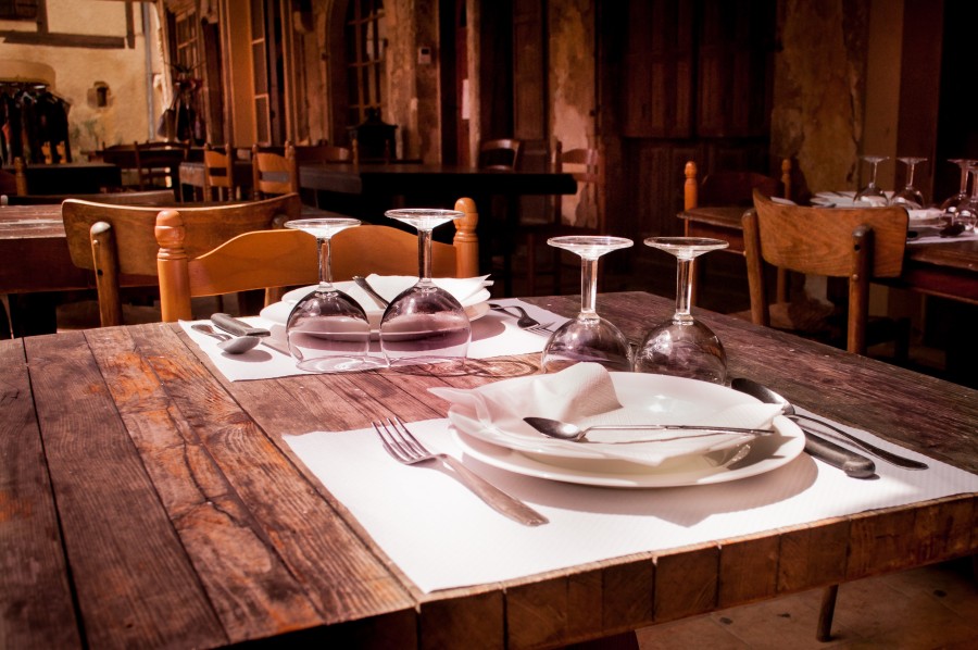 mesa, restaurant, nadie, vacio, copas, cubiertos, interior, madera, gastronomia, 