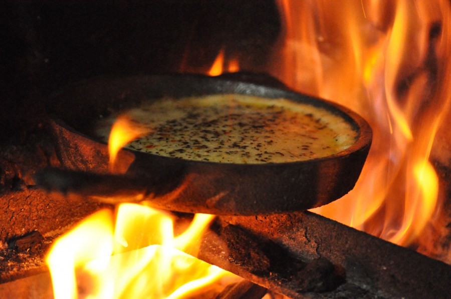 Provoleta, queso, provolone, parrilla, brasas, fuego, calor, hierro