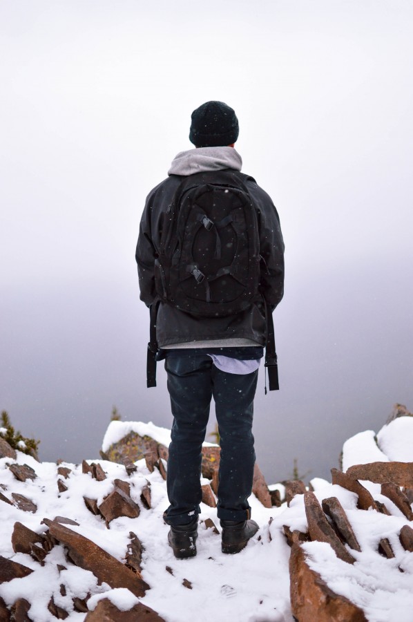 nieve, senderismo, trekking, una persona, gente, hombre, nieve, frio, invierno, montaña, cima, aventura, 