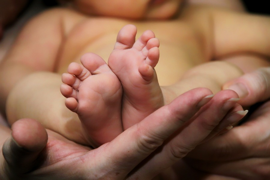 madre, hijo, manos, bebe, recien nacido, pie, pies, amor, familia, primer plano, 