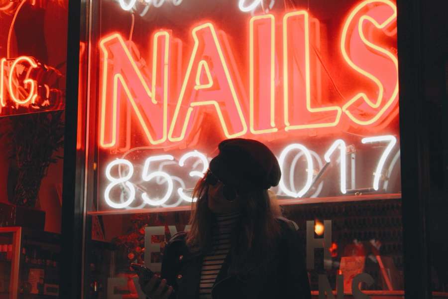 uñas, Neón, Mujer, Urbana, Signo de, Anuncio, Números, Sincero, Calle, Ciudad, Oscuro, Moody