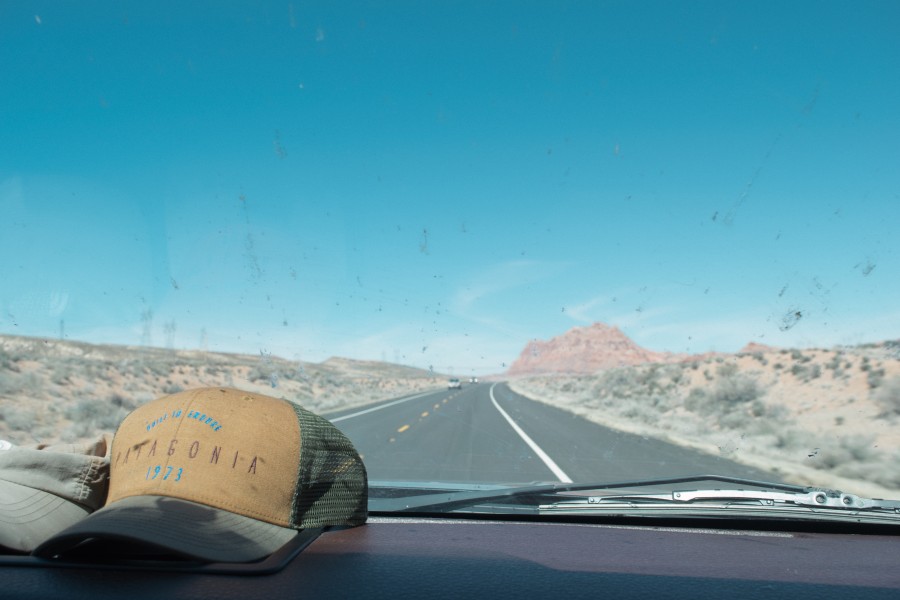 Patagonia, auto, coche, carro, ruta, carretera, sucio, parabrisas, suciedad, viajar, vacaciones, desierto, gorra, gorro, 