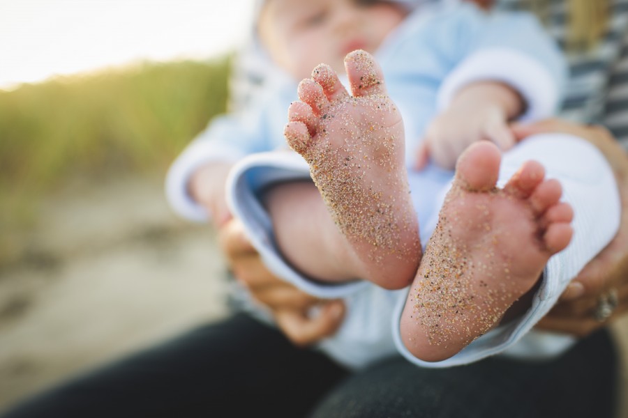 madre, hijo, manos, bebe, recien nacido, pie, pies, amor, familia, primer plano, exterior, 