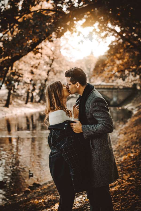 Novio, romance, romántico, estilo de vida, personas, novia, relación, juntos, felicidad, hermosa, feliz, mujer, pareja, guapo, amor, sonrisa, beso, hombre, dos, verano, al aire libre, urbano, abrazo, citas, ciudad, Fecha, al aire libre, caucásico, unión, niña, mujer, esposa, joven, pareja amorosa, esposo, hombre, adulto, espacio de copia, abrazar, rubio, casual, anochecer, íntimo, hombre adulto medio, público, abrazo, maduro, afecto, coqueteando, besando la frente, 40 años, madurado, tarde, pareja romántica, mujer de mediana edad, pareja de mediana edad, blanco, caminando de noche, cuidado, calle de la ciudad, crepúsculo, cariñoso, senior, sonriente, amantes, ocio, pareja atractiva, naturaleza, alegre, positivo, luna de miel, vacaciones, libertad, mar, transporte, alegría, océano, activo, playa, abrazos, pasión, acera, atractivo, california al aire libre, afuera, día, los angeles, estados unidos, diversión, rubia, américa, besos, apasionado
