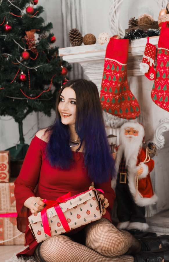 Celebración, Navidad, diciembre, decoración, tradición, Navidad, feliz, adornos, adornos navideños, copia espacio, decoración navideña, Navidad, felicidad, estacional, hermoso, brillo, mujer, caja, interior, árbol,
