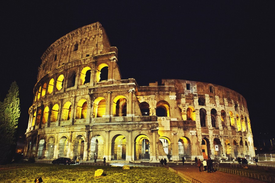 roma, coliseo, noche, nocturno, lugar turistico, ruina, ruinas, arquitectura, europa, italia, nadie, iluminado, luces, 