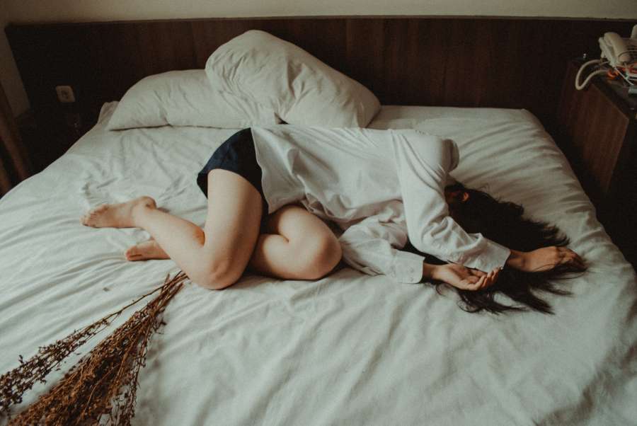 desesperado, triste, lágrimas, llorar, depresión, luto, desesperación, sin esperanza, pérdida, la cabeza, manos, mantener, desprotegido, solo, separación, corazón roto