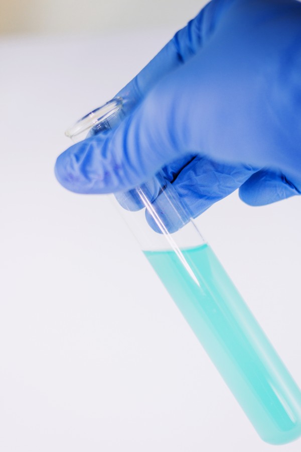 manos, guante, ciencia, cientifico, laboratorio, probeta, tubo de ensayo, liquido, proyecto, experimento, medicina, analisis, latex, 