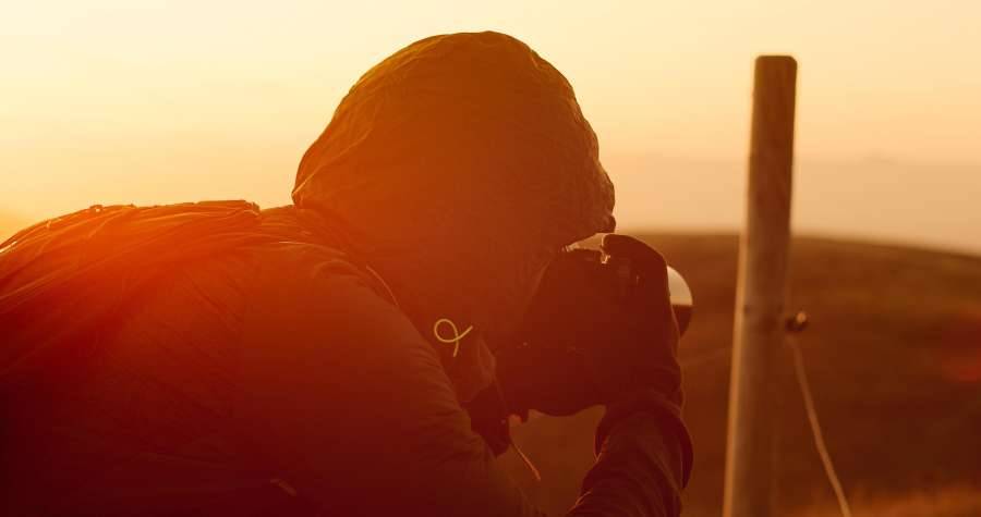fotógrafo, foto, fotografía, puesta de sol, viaje, cámara, profesional, naturaleza, tomando, fondo, persona, turista, joven, imagen, paisaje, cielo, hermoso, al aire libre, gente, hobby, lente, estilo de vida, turismo, verano, hombre, digital, mujer, silueta, fotografía, Disparo, sol, montaña, equipo, trabajo, retrato, Fotografiando, belleza, aventuras, al aire libre, caucásico, tecnología, ver, Hipster, masculino, contento, imágenes, adulto, luz de sol, niña
