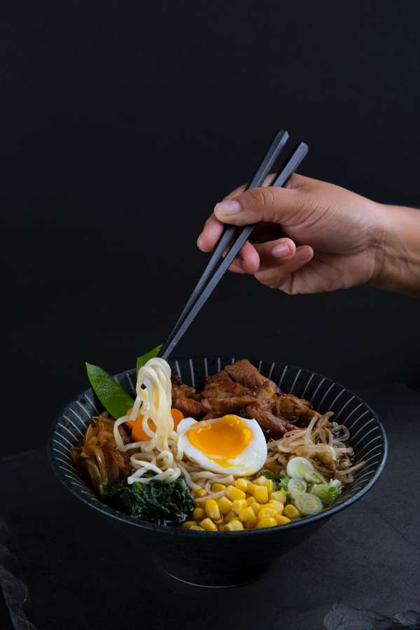 plato, comida, cuenco, comida, cocina, asiático, sopa, ramen, cabeza, delicioso, cocina, almuerzo, tradicional, chino, japonés, huevo, vegetal, cena, fondo, Japón, ilustración, restaurante, caliente, Asia, gastrónomo, saludable, plato, udon, ingrediente, palillos, vector, tallarines, picante, pollo, aislado, coreano, salsa, miso, blanco, comiendo, receta, sabroso, carne, cerdo, ingredientes, cocinar, fresco, cocido, dibujos animados, pasta
