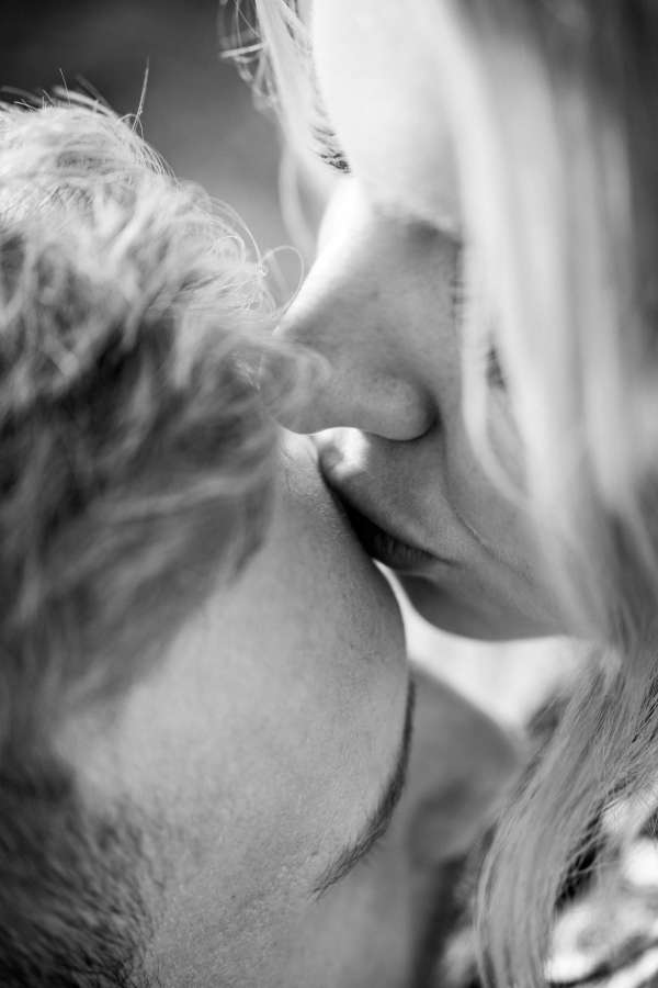 dos, sonreír, hombre, personas, unión, relación, romance, pareja, océano, beso, pareja amorosa, llevar, adulto, guapo, amor, masculino, novia, luna de miel, esposa, hembra, blanco, activo, alegre, mujer, amantes , niña, hermosa, joven, juntos, ocio, playa, pareja atractiva, naturaleza, al aire libre, estilo de vida, positivo, vacaciones, romántico, esposo, mar, novio, diversión, verano, alegría, felicidad, libertad, al aire libre, cerrado, besos, cabello, interior, feminidad, abrazar, pasión, humano, ropa interior, problemas, ojos, actividad, lencería, símbolo, cariñoso, sin camisa, abajo, cuerpo, rubio, coqueteando, acostado, unión, tentación, dentudo, erótico, cama, caucásico, sexual, sensualidad, amorosa, hogareña, sexy, conmovedora, deseo, juego previo, sexo, heterosexual, dormitorio, cuello, feliz
