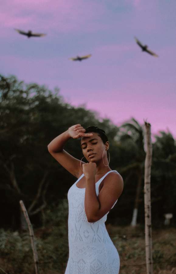 Brasileño, latino, mujer, joven, belleza, modelo, al aire libre, mirando a la cámara, mirando a cámara, día, mujer, 20 años, Brasil, colorido,
