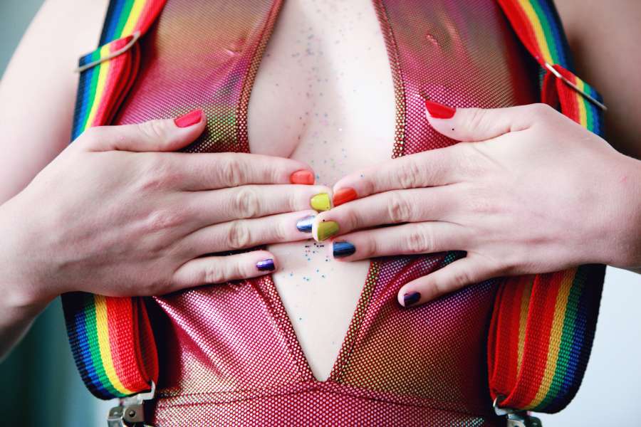brillante, primer plano, colorido, colores, colorido, moda, mujer, uñas, dedos, niña, manos, humanos, manicura, esmalte de uñas, atuendo, persona, colores del arco iris, piel, rayas, estilo, tirantes, tocar, lesbianas, lgtb