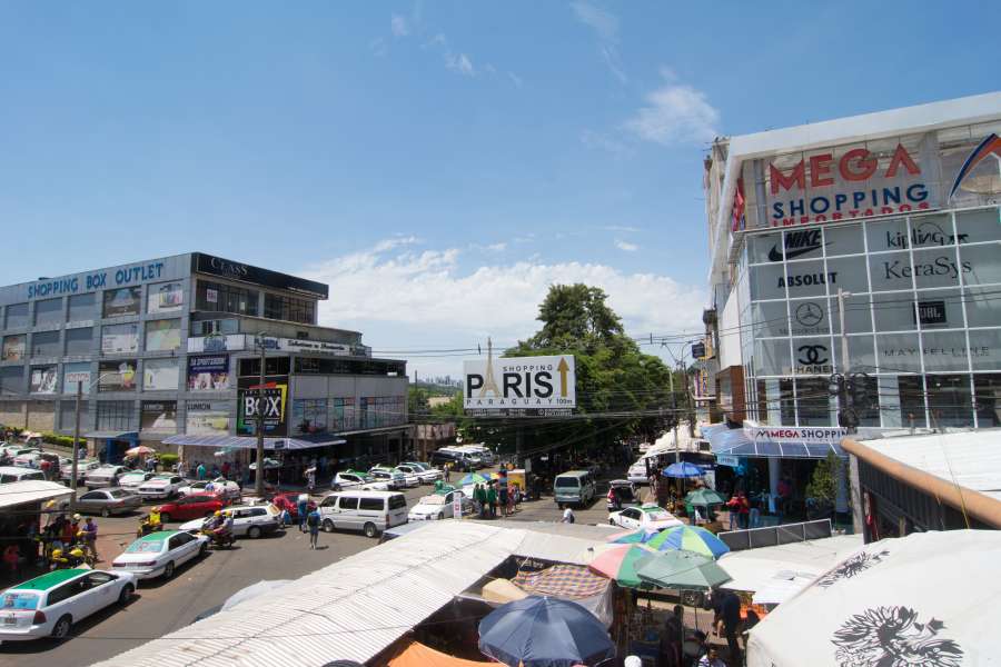 Ciudad del Este, Paraguay, Paisaje urbano, Calle, Vida urbana, Comercial, Ciudad, Libre comercio, Área, América Latina, Frontera, Mercado, Puesto, Destinos turísticos, Lugar famoso, Punto de referencia, Arquitectura, Avenida, Centro comercial, Entrada,
