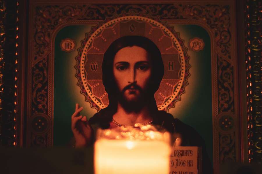 religión, jesús, dios, cristo, iluminado, cristiano, cristianismo, religioso, ligero, fe, santo, imagen, biblia, conceptual, oración, sagrado, fondo, católico, símbolo, paz, crucifixión, espiritual, historia, cruz, pascua de resurrección, cielo, azul, oro, concepto, amor, judío, cielo, antiguo, cara, Iglesia, icono, verdad, bendecir, espiritualidad, vida, Jesucristo, lámpara, art, creer, eterno, color, vacaciones, hijo, iluminación, hermoso