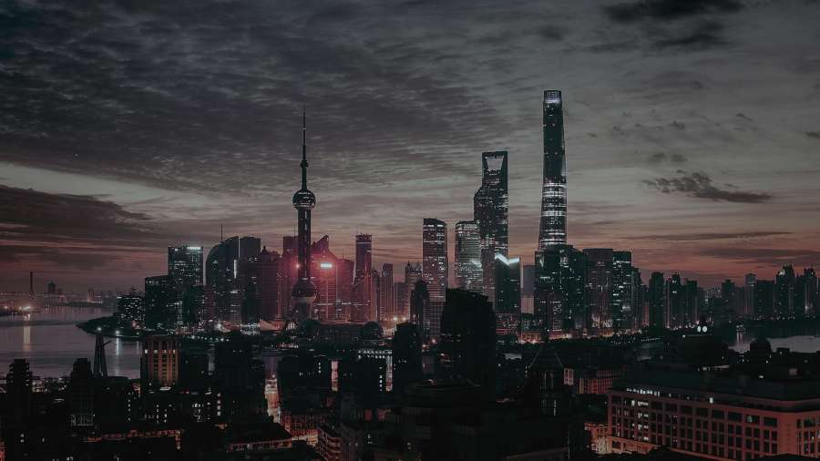 no hay gente, rascacielos, llevar a la fuerza, Asia, Paisaje urbano, al aire libre, río, horizontal, panorámico, reflexión, fotografía, torre, moderno, azul, Exterior del edificio, lugar famoso, Pudong, cielo, puesta de sol, destinos de viaje, color vibrante, arquitectura, ciudad , turismo, viajar, Finanzas comerciales e industria, Torre jin mao, Centro financiero mundial de shanghai, el paquete, horizonte urbano, asombro, Cloudscape, comercio, centro de la ciudad, financiar, financiero, iluminado, lujo, metrópoli, oriental, prosperidad, horizonte, tráfico centro, china, distrito, oscuridad, distrito financiero, alto, majestuoso

