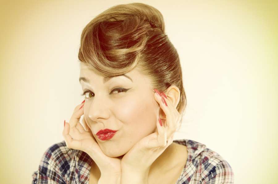 retrato, mujer, peinado, estilo, hermosa, niña, moda, belleza, cara, retro, vendimia, joven, fondo, cabello, dama, glamour, hembra, modelo, arte, romántico, gente, clásico, persona, blanco, maquillaje, elegante, vectoriales, antiguo, lujo, caucásico, a la moda, elegancia, morena, vestir, bonita, labios, boga, nostalgia, sonreír, mano, mujeres, atractivo, bosquejos, olas, adulto joven
