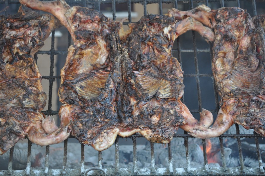 Asado,Asador,Parrilla,Comida Tipica,Tradicion,Campo,Carne,Costillar,Costillas,BrasasCocido,Caliente,Grasa