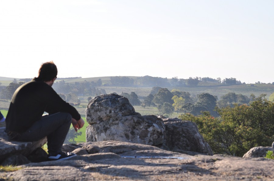 una perona, hombre, paisaje, montaña, horizonte, relax, libertad, adulto, mirando, tranquilidad, quietud, 