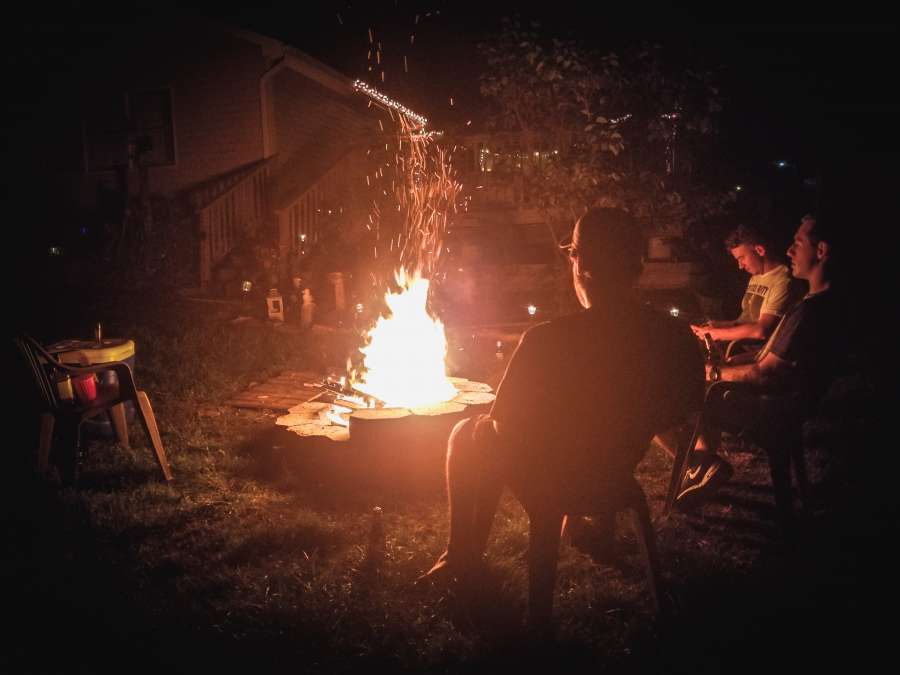 reunión, fogata, brillante, hoguera, acampar, caliente, verano, hoguera, madera, rojo, llama, complacer, romántico, otoño, tostado, iluminado, malvavisco, llamas, paisaje, diversión familiar, divertido, tratar, soltar, anochecer, marrón, cocina, postre, nadie, viajar, noche, sabroso, noches, primer plano, tradicional, mullido, fallar, terminar, cocinar, amigos, comida, delicioso, quemado, universo, rama, al aire libre, noche, fiesta, colorido, fondo, luz